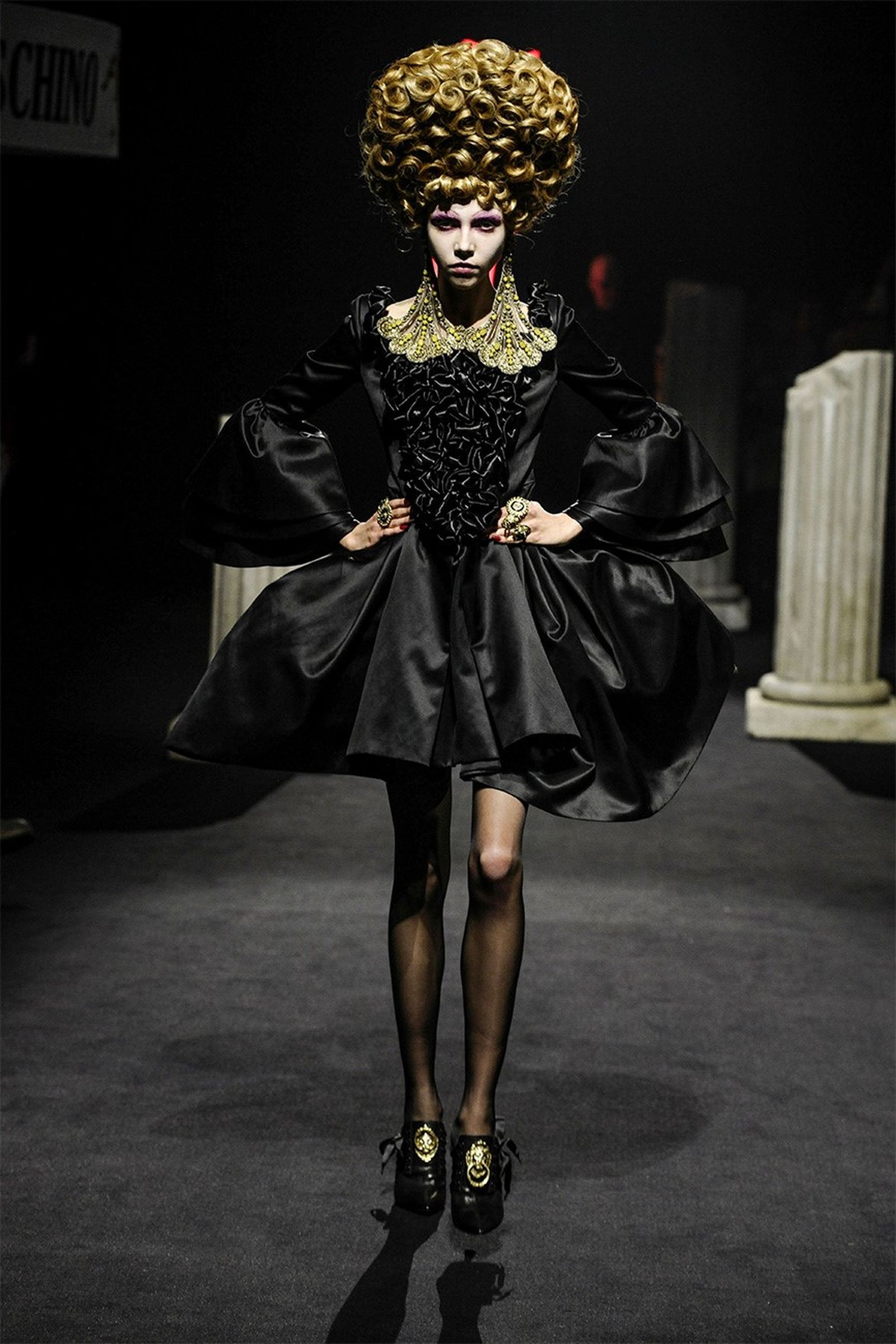 Шоу коллекции Moschino Fall/Winter 2019/20 и Pre-Fall 2019, фото 13 Шоу коллекции Moschino Fall/Winter 2019/20 и Pre-Fall 2019 в Риме, фото 13