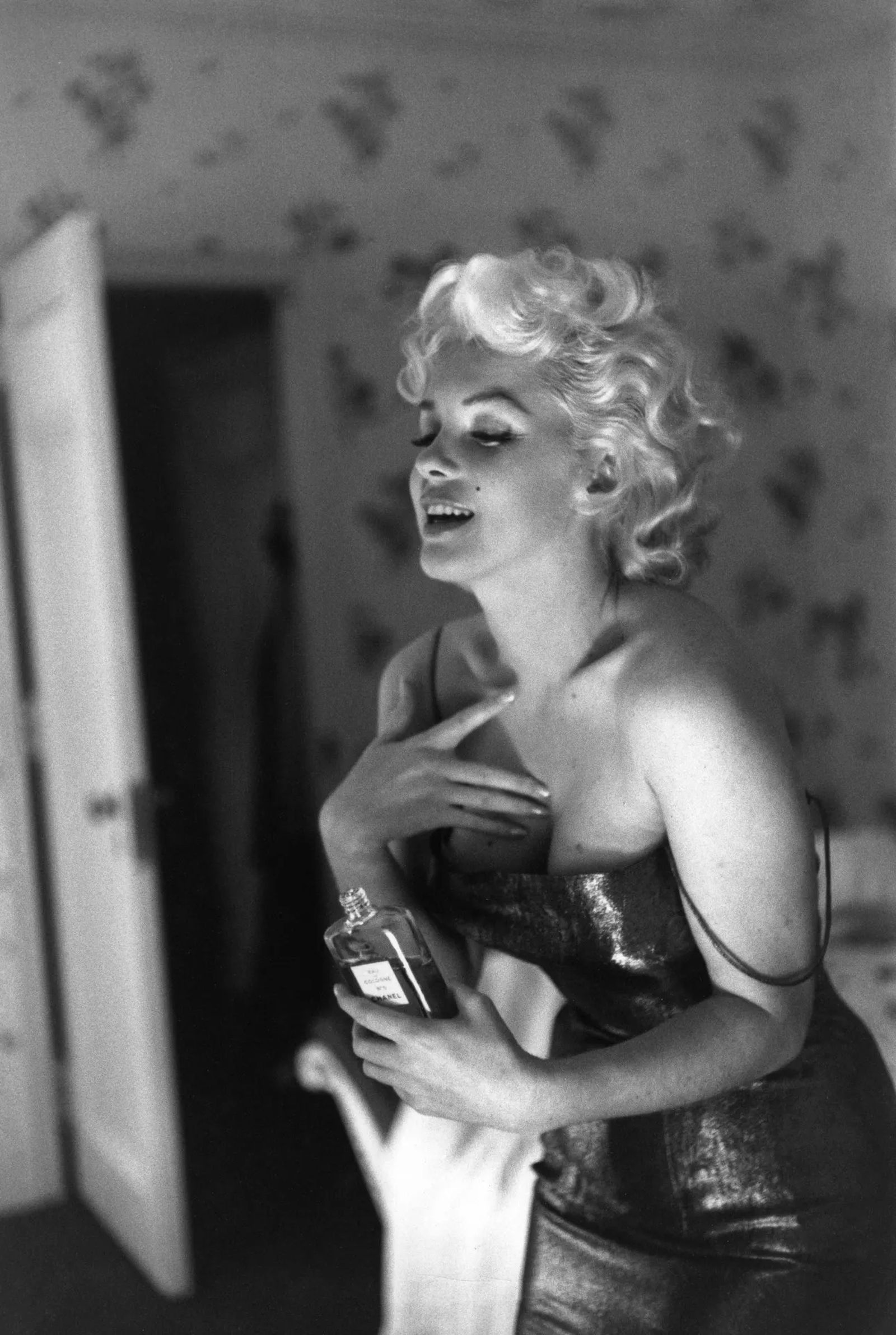 Фото Мэрилин Монро с Chanel N°5 Мэрилин Монро и Chanel
