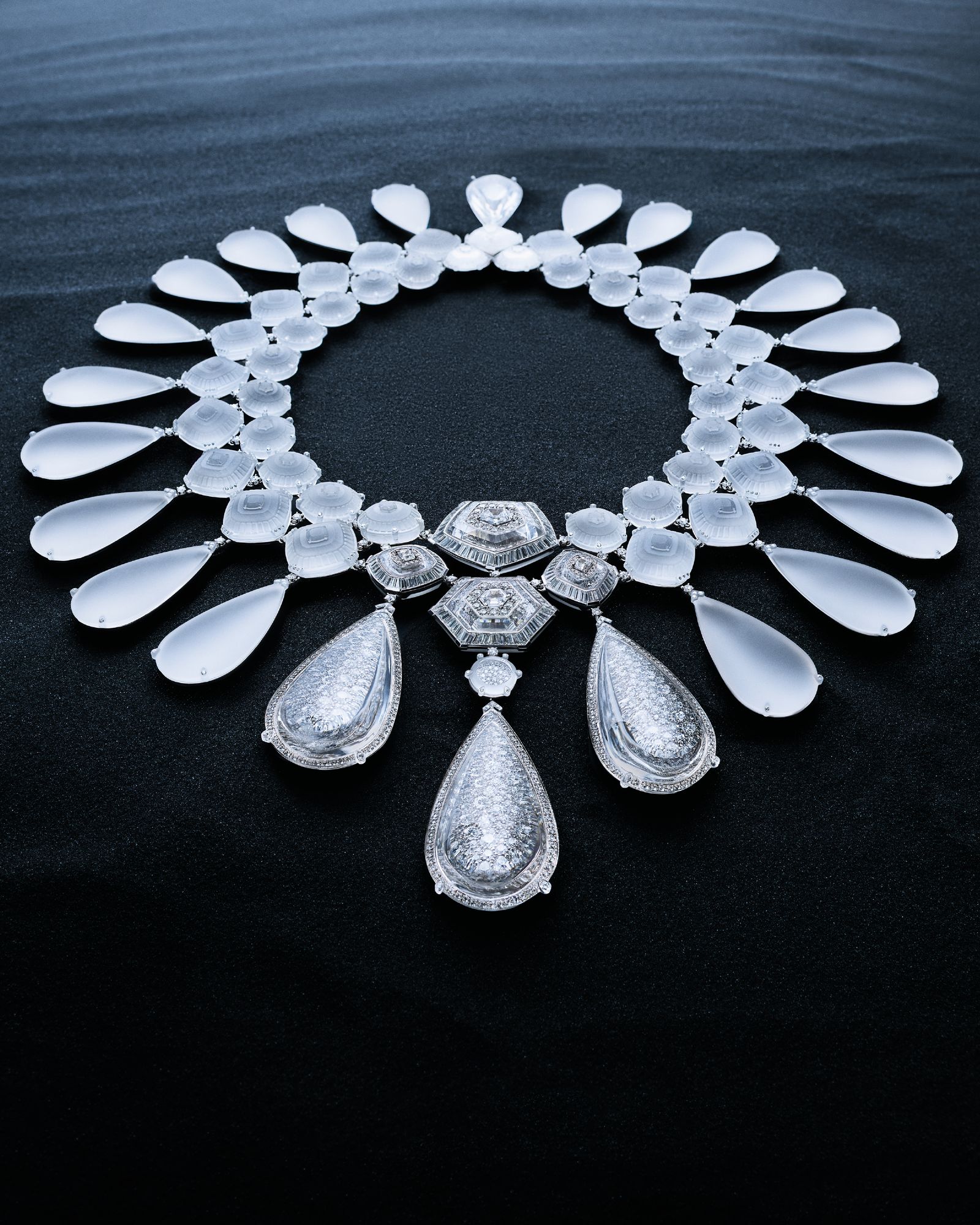 Украшения Бушерон «Or Bleu»: колье Iceberg Коллекция Carte Blanche Boucheron 2024: колье Iceberg