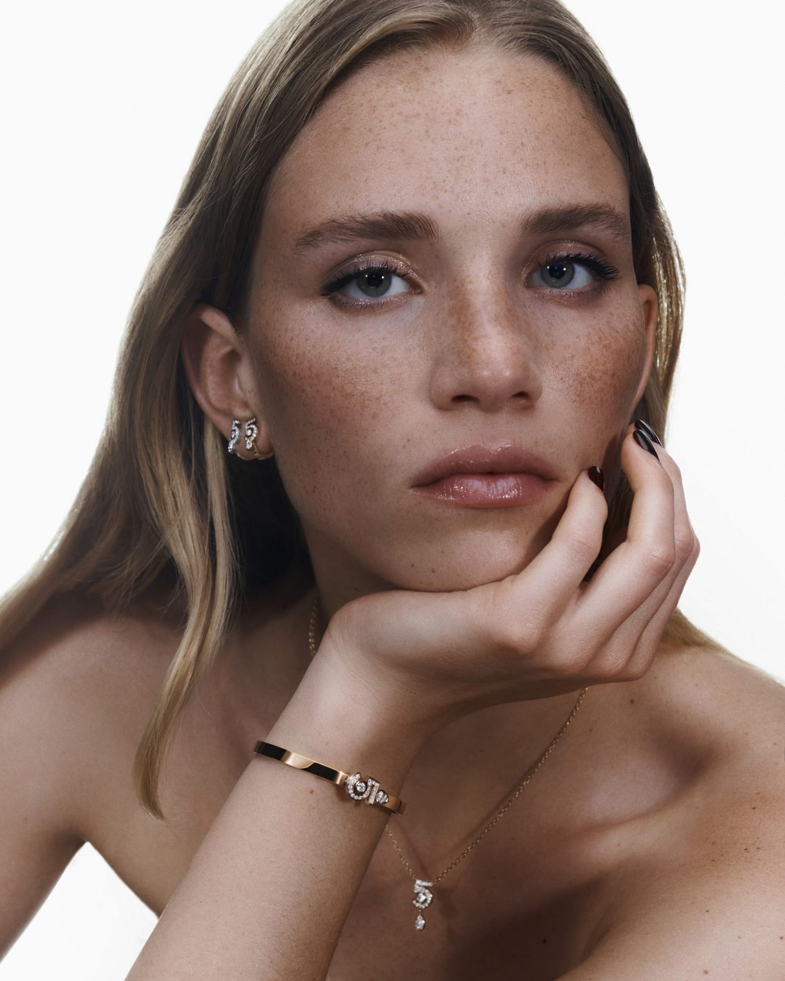 Ювелирная коллекция Chanel N°5: браслеты Éternels N°5 Браслеты Шанель Éternels N°5
