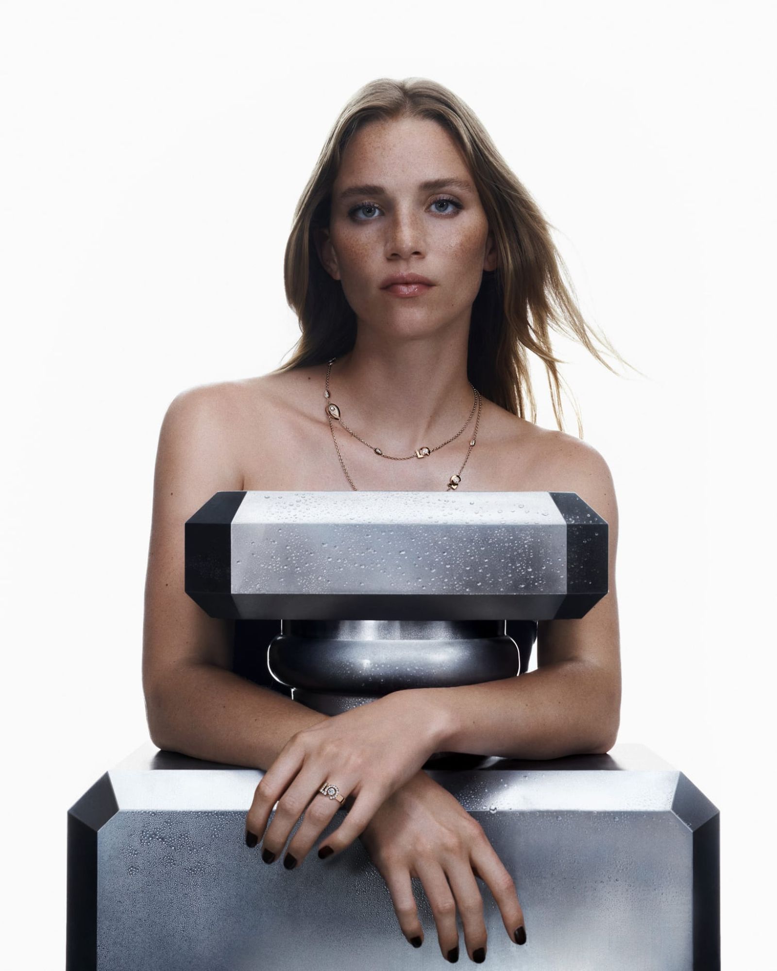 Шанель ювелирная коллекция N°5 Ювелирная коллекция Chanel N°5 в золоте и бриллиантах