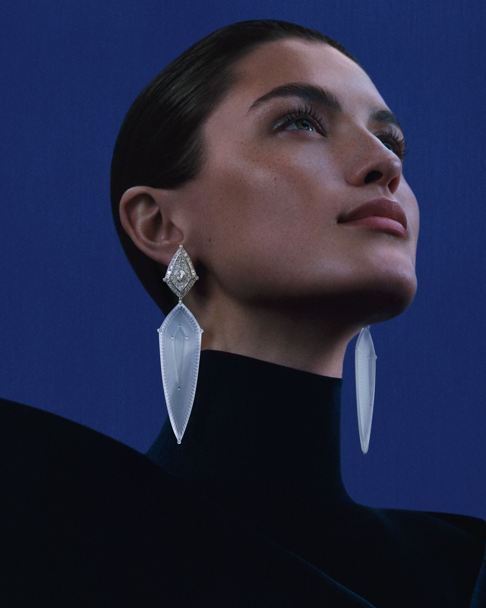 Коллекция Carte Blanche Boucheron 2024: серьги Iceberg Украшения Бушерон «Or Bleu»: серьги Iceberg