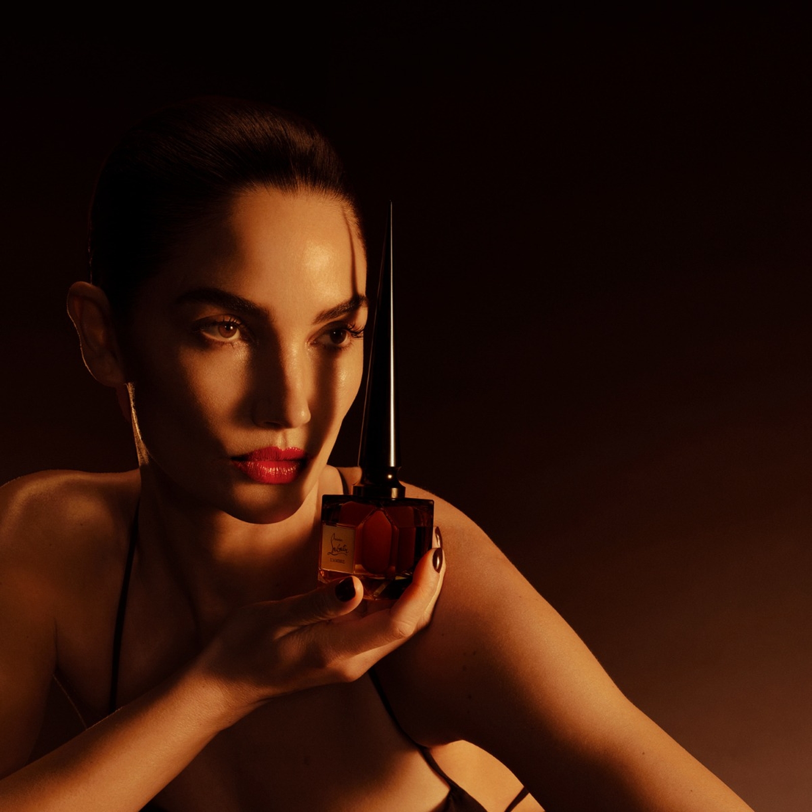 Fétiche от Christian Louboutin: Fétiche L'Ébène Коллекция ароматов Фетиш от Лубутена: Fétiche L'Ébène