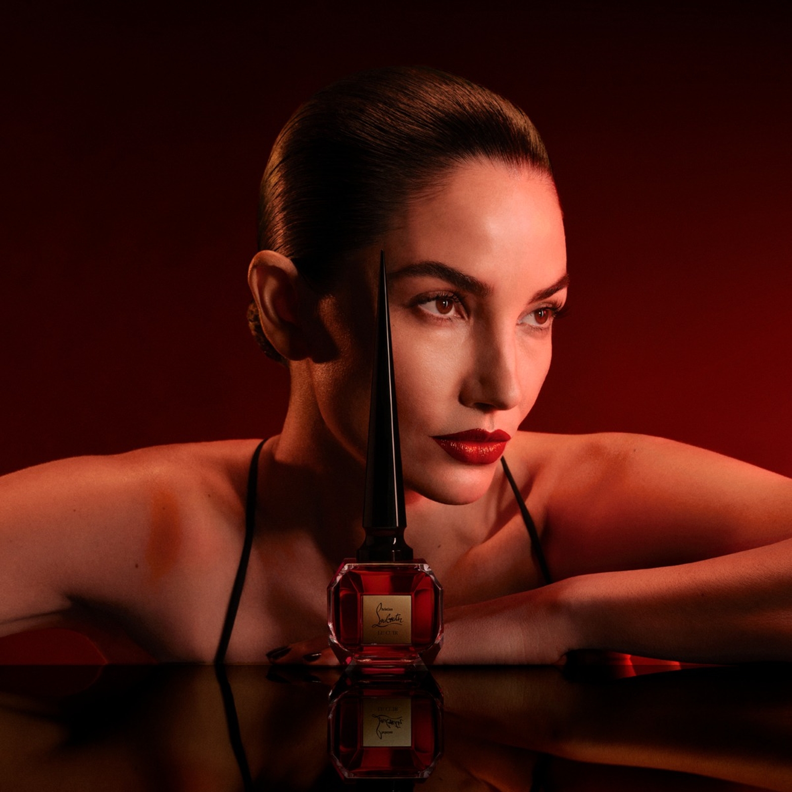 Fétiche от Christian Louboutin: Fétiche Le Cuir Коллекция ароматов Фетиш от Лубутена: Fétiche Le Cuir