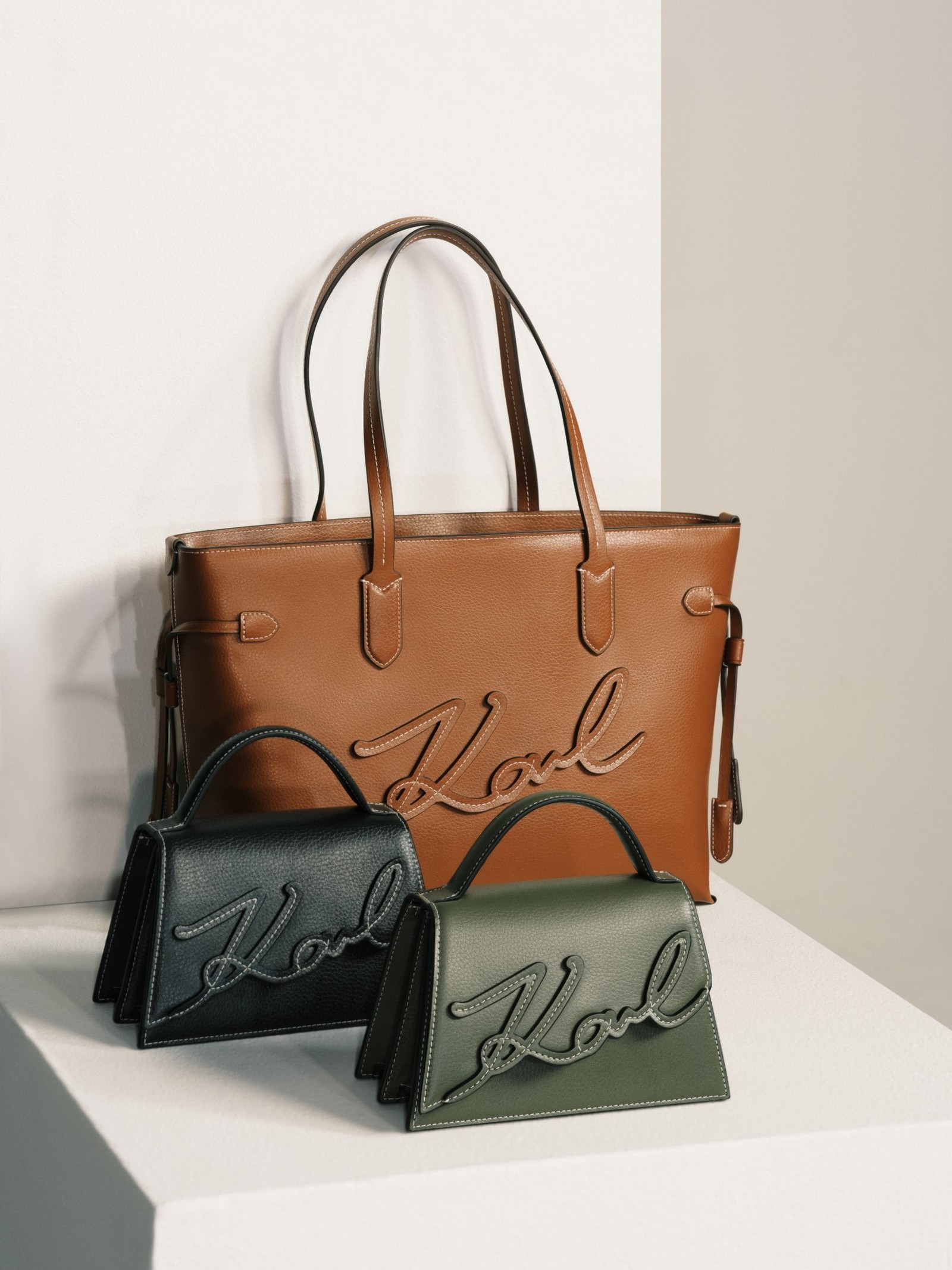 Капсульная коллекция сумок Karl Lagerfeld x Amber Valletta Pre-Fall 2024 Коллекция сумок Karl Lagerfeld и Эмбер Валлетта 2024