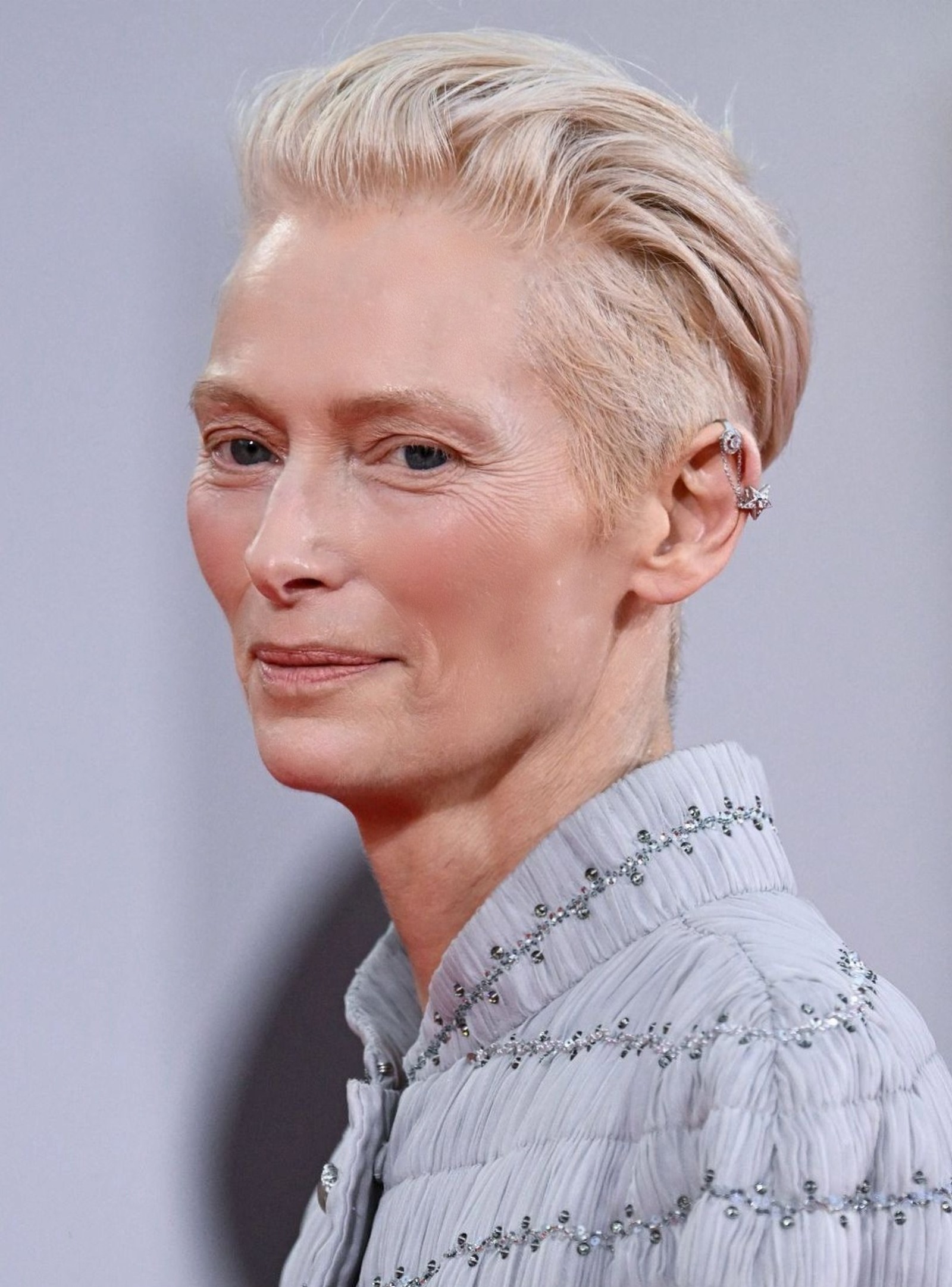 Венецианский кинофестиваль 2024: Тильда Суинтон в Chanel Haute Joaillerie Украшения на кинофестивале в Венеции 2024: Тильда Суинтон в Chanel Haute Joaillerie