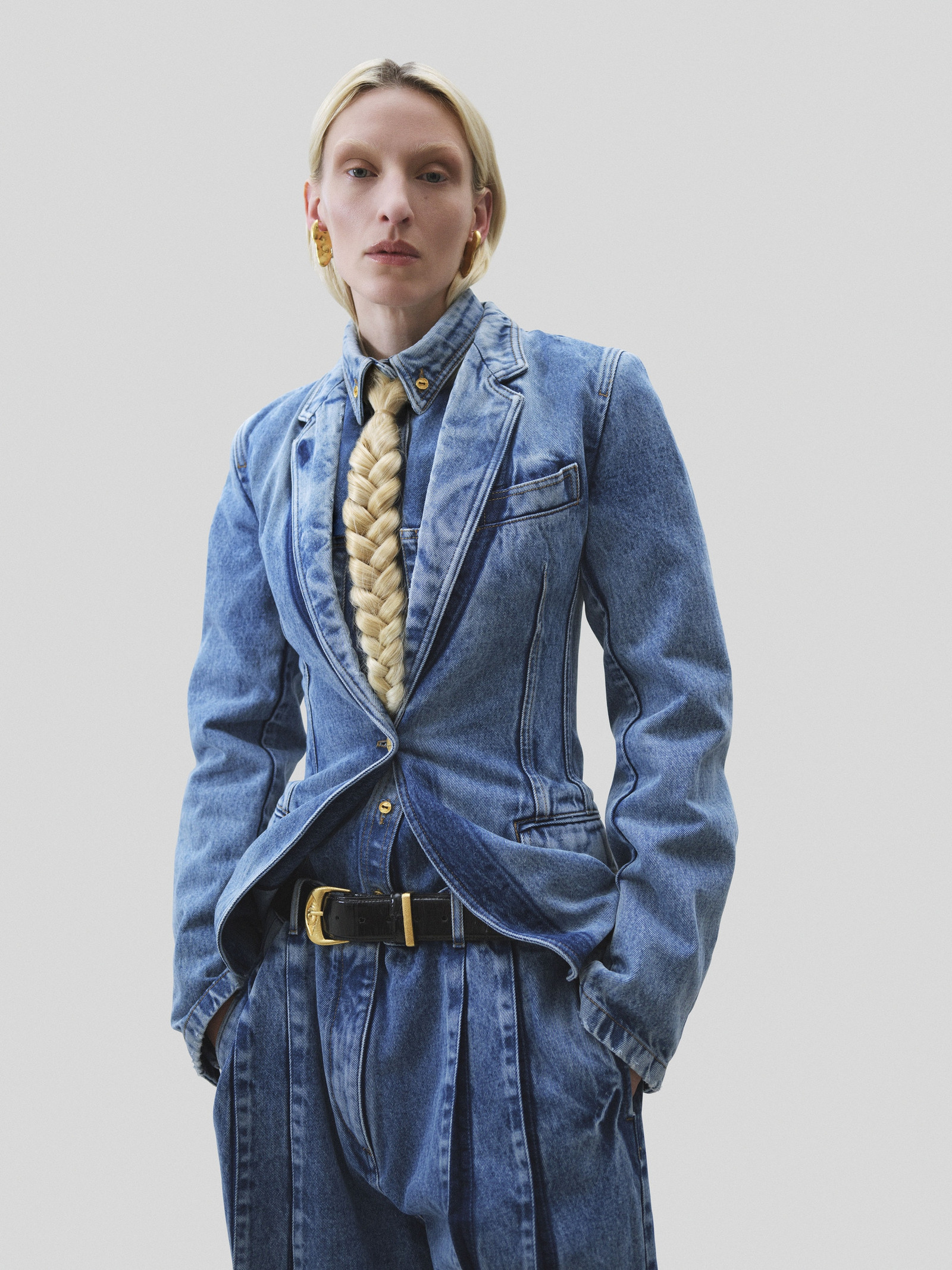 Галстук-обманка Скиапарелли белый Галстук из волос Schiaparelli: светлая коса