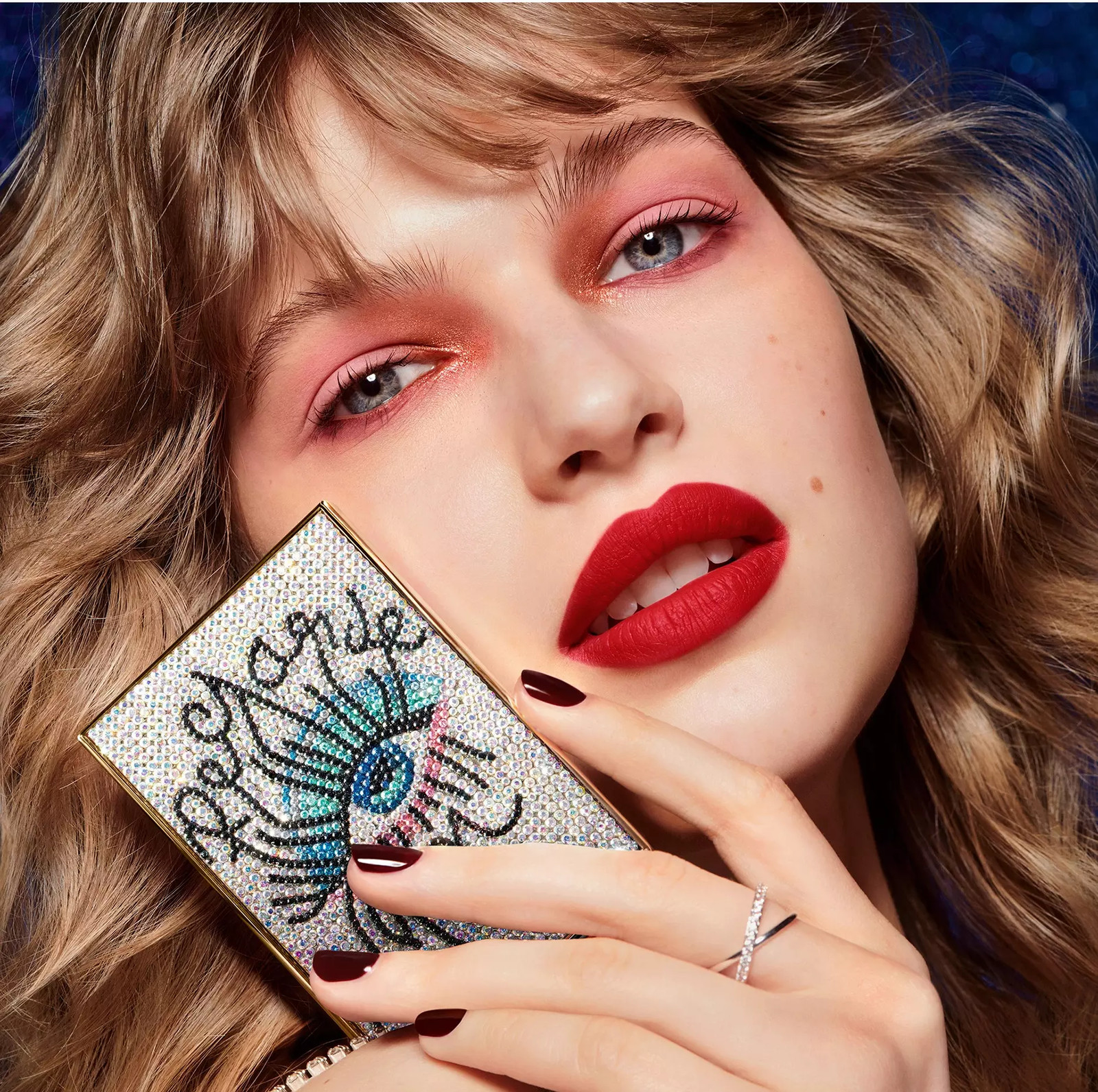 Новогодний макияж 2025 от Герлен Модный новогодний макияж 2025: Guerlain