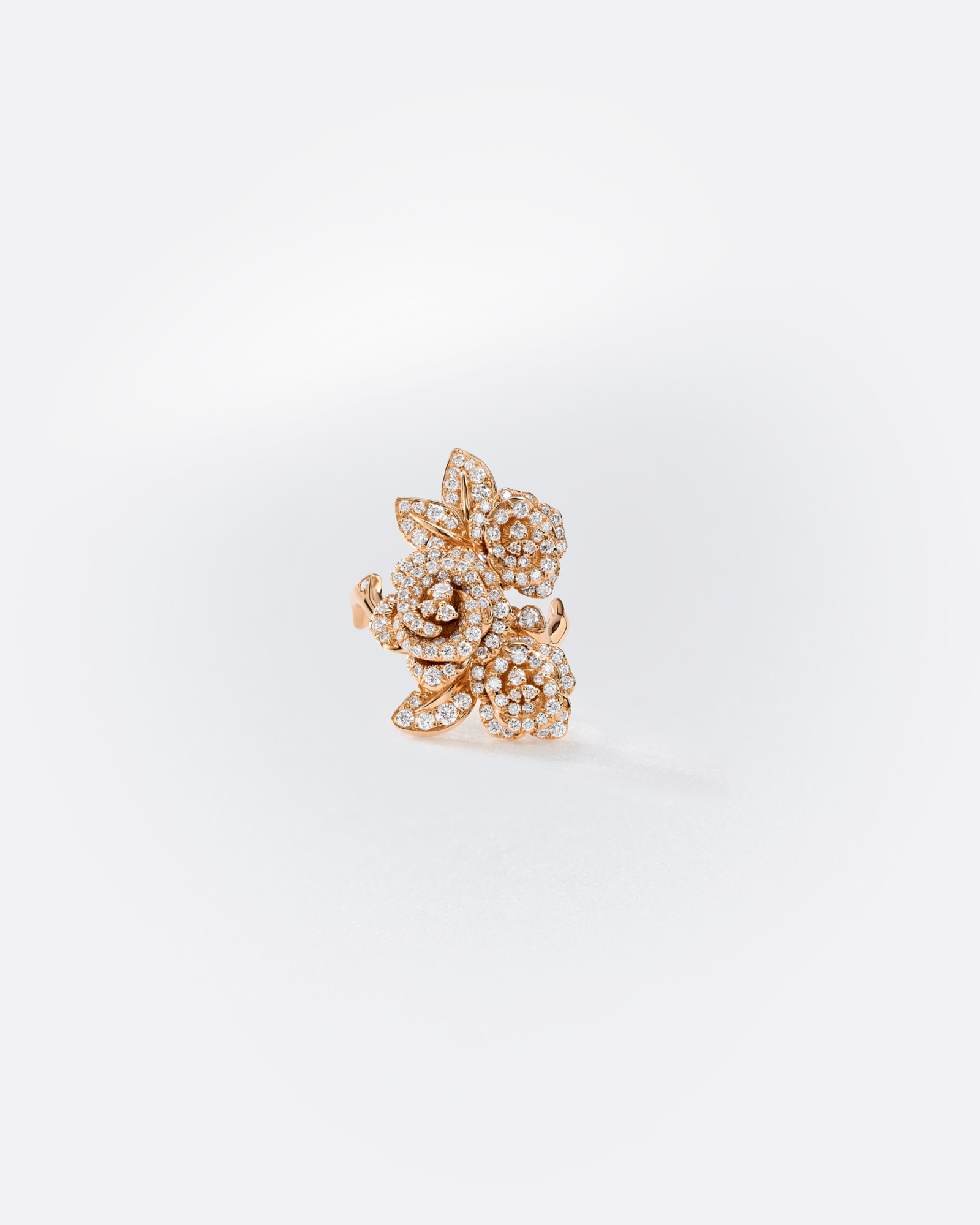 Кольцо из розового золота с бриллиантами, коллекция Rose Dior Bagatelle Rose Dior Bagatelle: кольцо из розового золота и бриллиантов