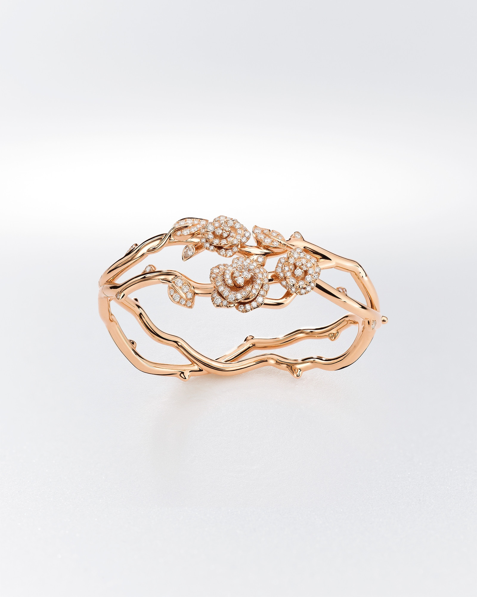Браслет из розового золота с бриллиантами, коллекция Rose Dior Bagatelle Rose Dior Bagatelle: браслет из розового золота и бриллиантов
