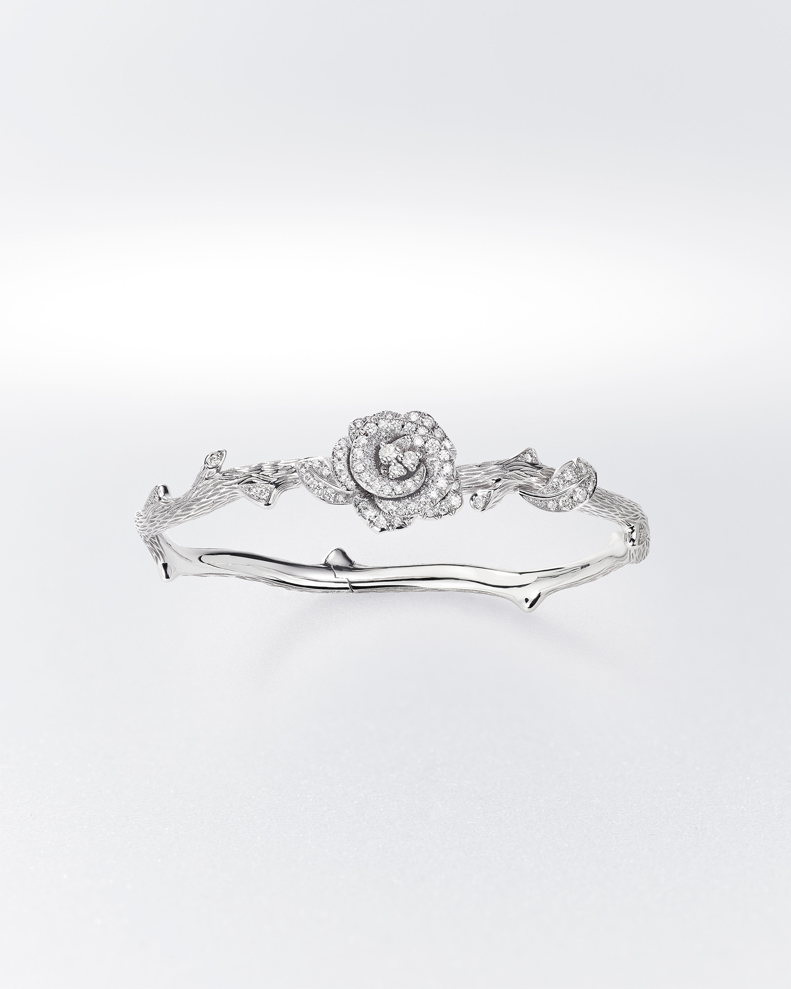 Браслет из белого золота с бриллиантами, коллекция Rose Dior Bagatelle Rose Dior Bagatelle: браслет из белого золота и бриллиантов