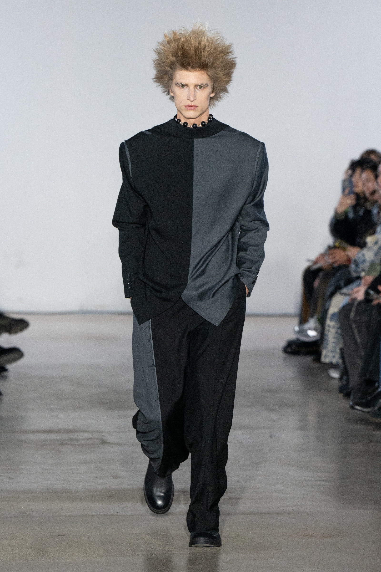 Тренды в мужской моде 2025/26: Feng Chen Wang Тенденции мужской моды 2025/26: Feng Chen Wang