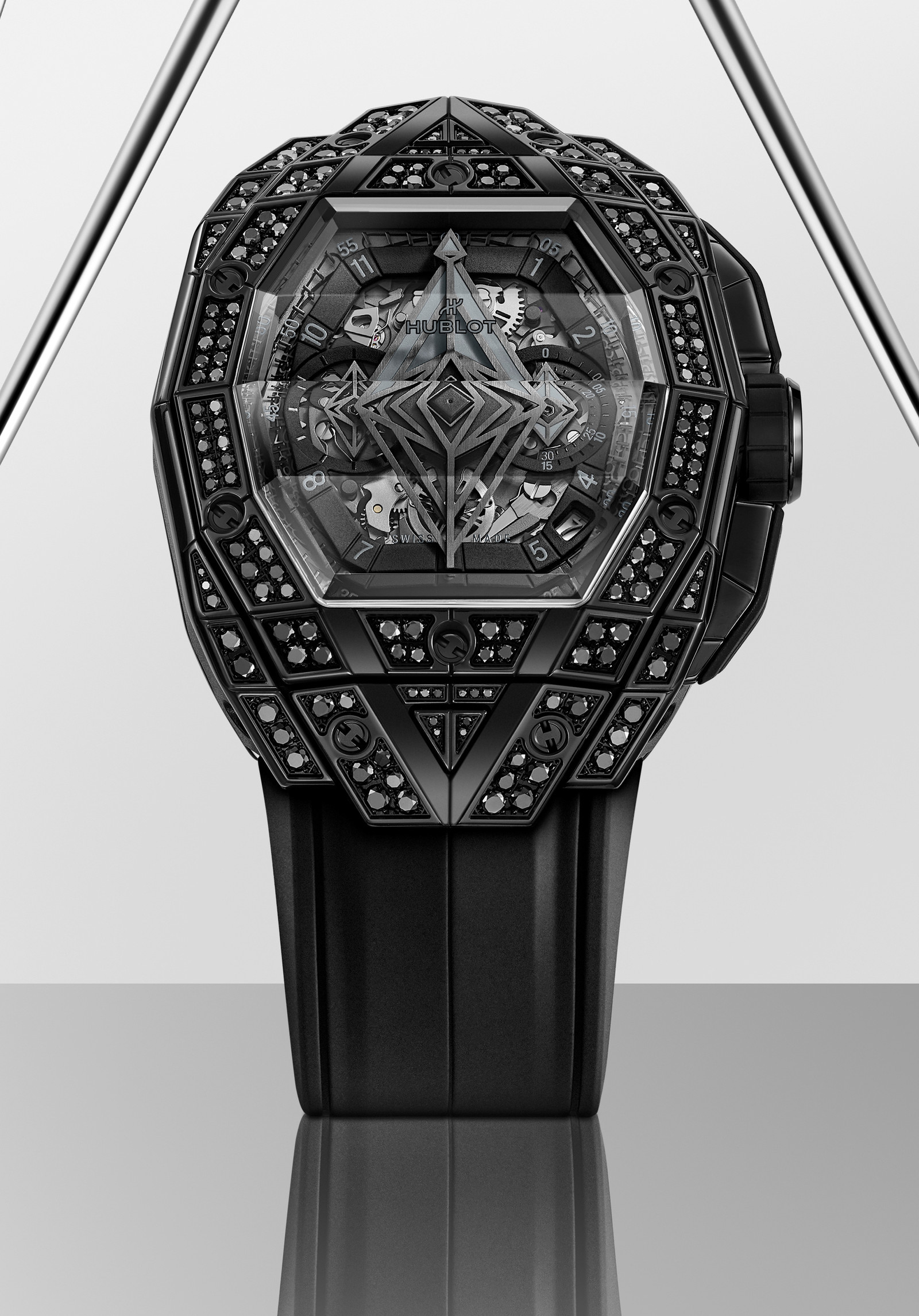 Часы Hublot Sang Bleu с черными бриллиантами Новые часы Hublot и тату-мастера Максима Плешиа-Бюши Sang Bleu