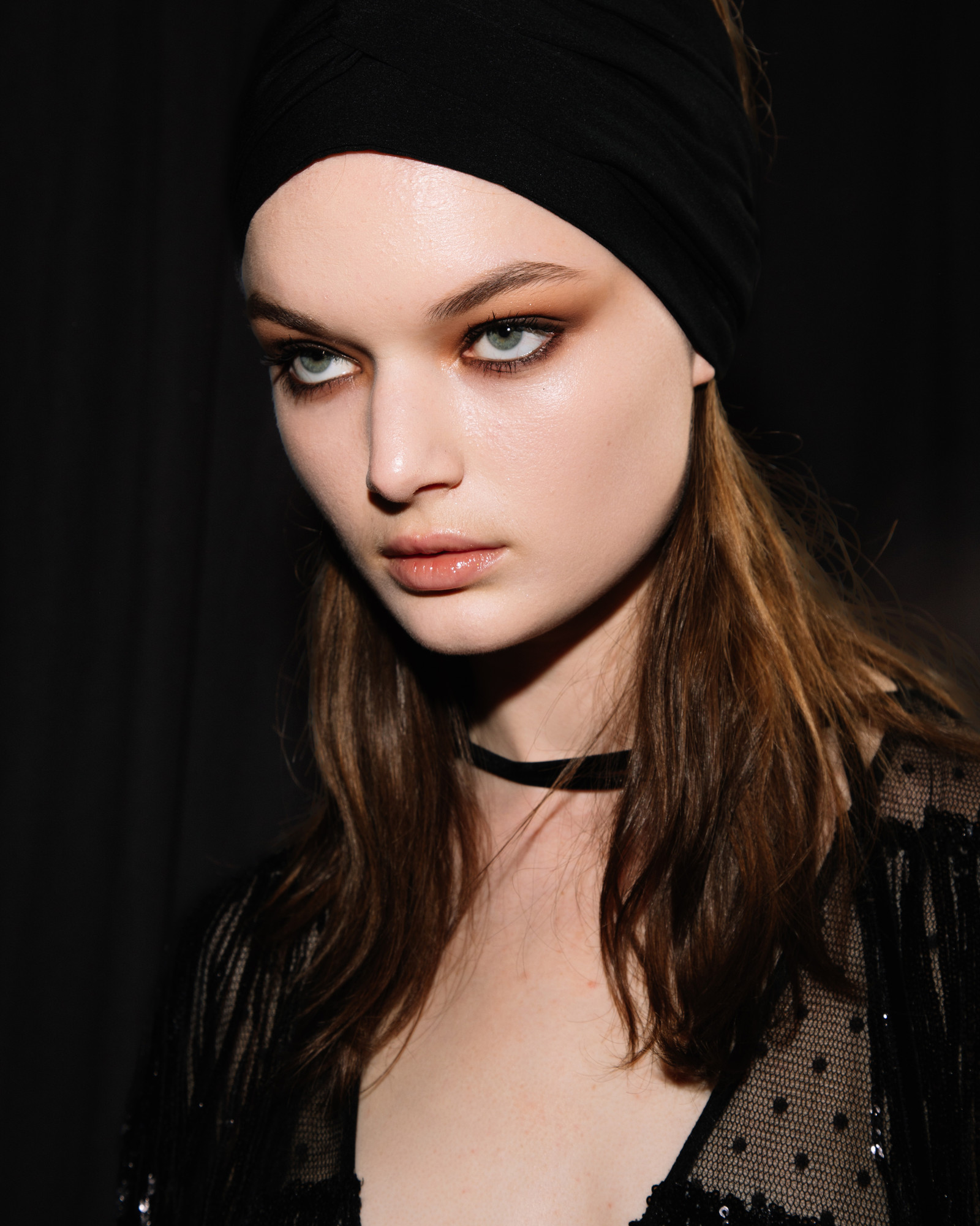 Показ Nina Ricci F/W 2025-26: макияж в стиле French Party Girl Макияж на показе Нина Риччи Осень/Зима 2025/26