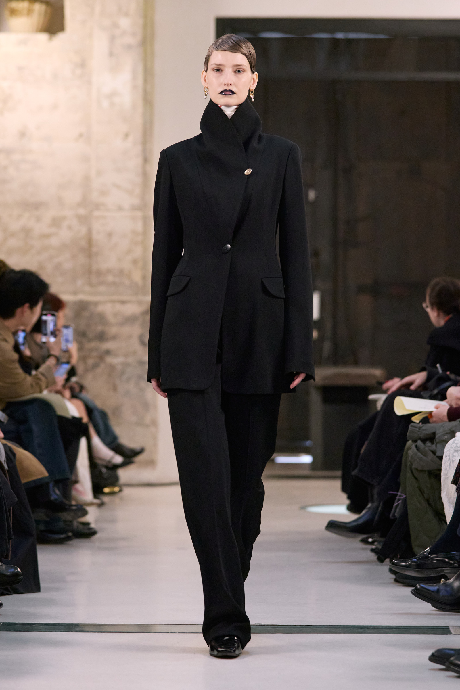 Fashion тенденции FW 25/26: Mame Kurogouchi Тенденции моды сезона Осень/Зима 2025/2026: Mame Kurogouchi