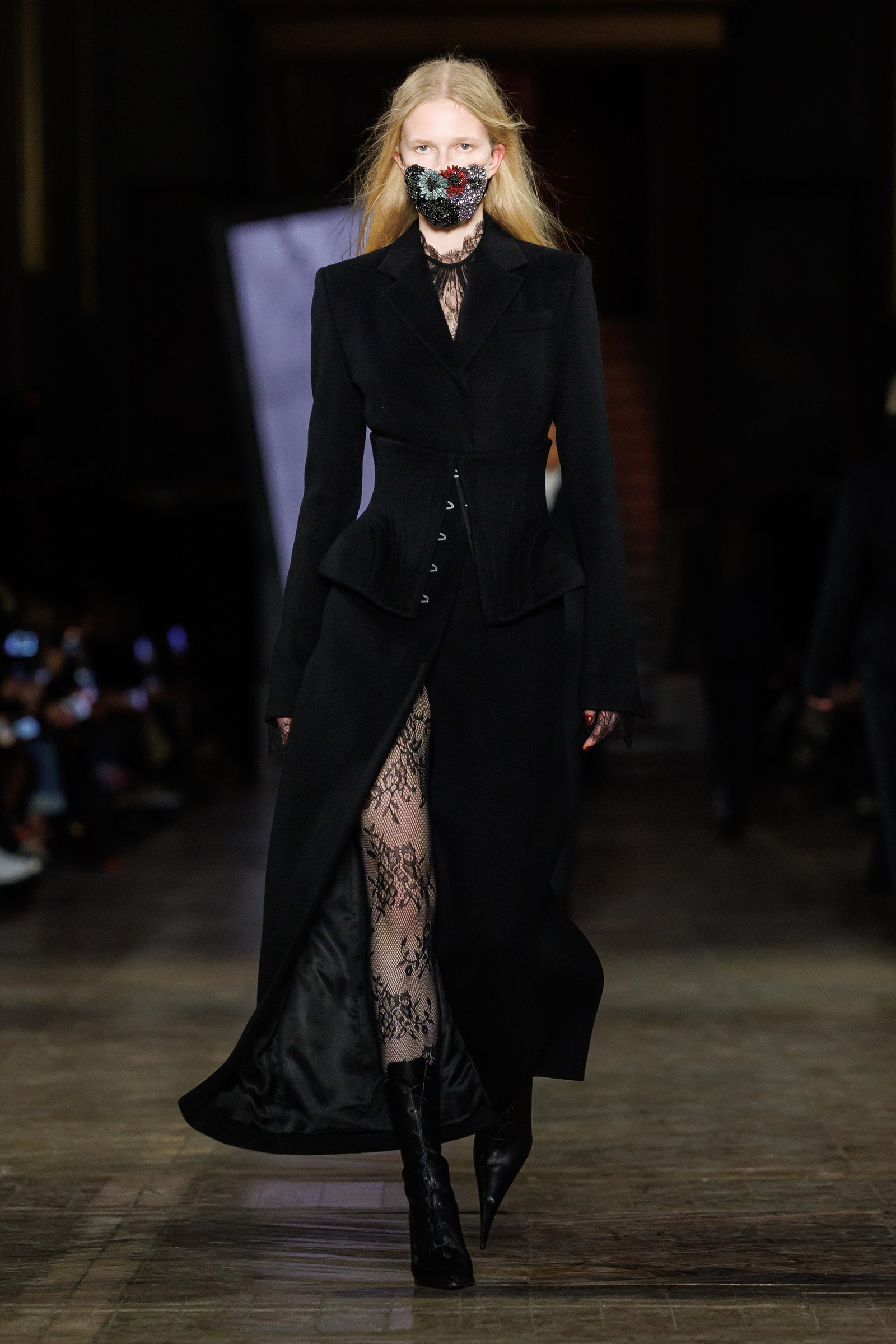 Мода Осень/Зима 25/26: McQueen Коллекция McQueen FW 25/26